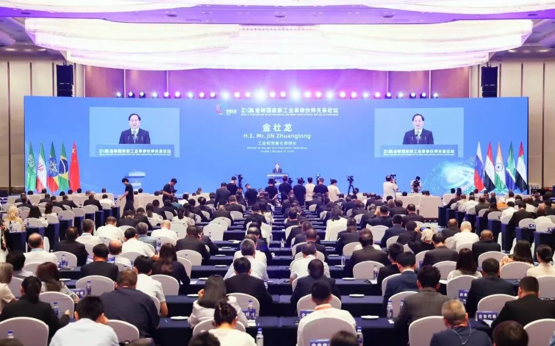 2003293497050353664.jpg 640 (1).jpg