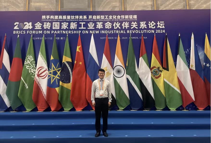 2003294322250305536.jpg q.jpg